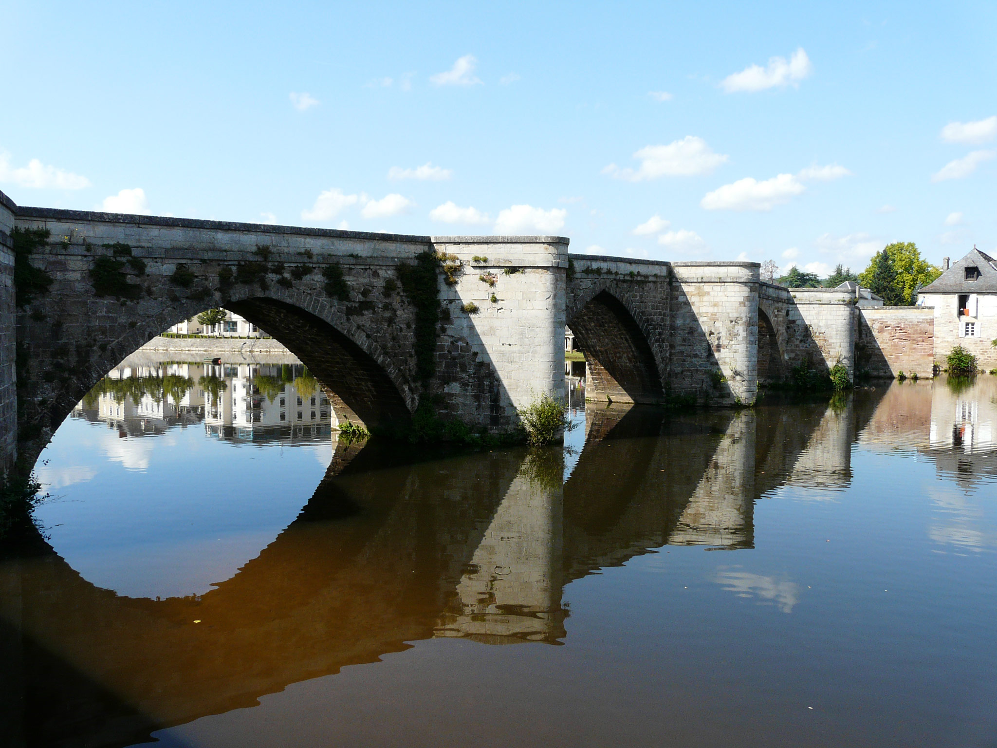 Terrasson-Lavilledieu (Photo license: CC BY-SA 3.0)